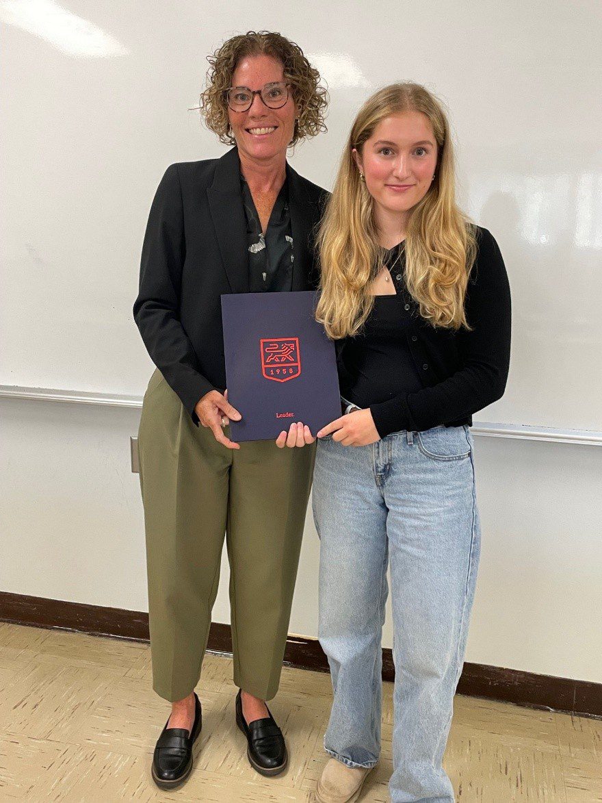 Béatrice Joubert reçoit le prix PW Sims Entrance Award pour son excellence académique
